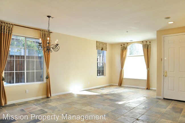 Building Photo - 3 br, 2.5 bath House - 43 King Ave