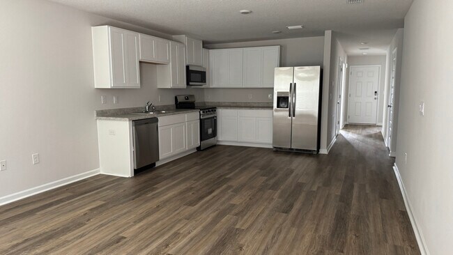Foto del edificio - 6321 Firefly Dr