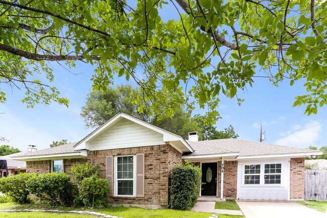 Foto del edificio - 704 Brookhaven Dr