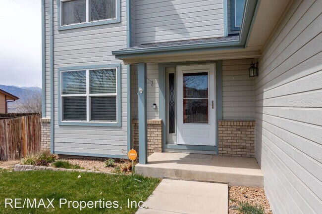 Building Photo - 5 br, 3.5 bath House - 1130 Pond Side Drive