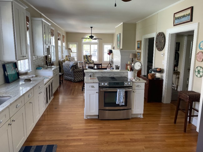 Building Photo - 2010 Shepard St