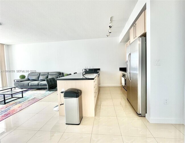 Foto del edificio - 79 SW 12th St