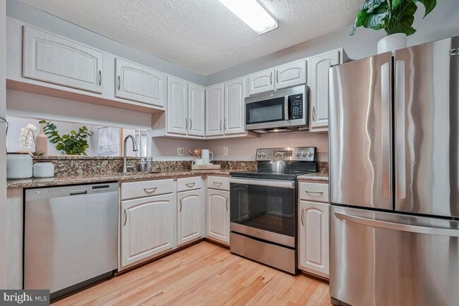 Building Photo - 4660 Winterberry Ln