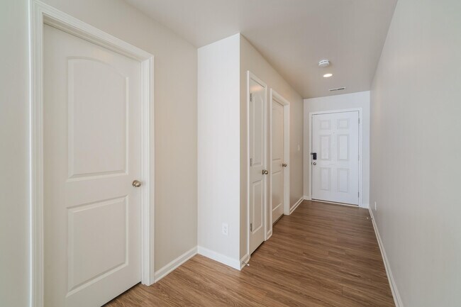 Building Photo - 2216 Walcot Way