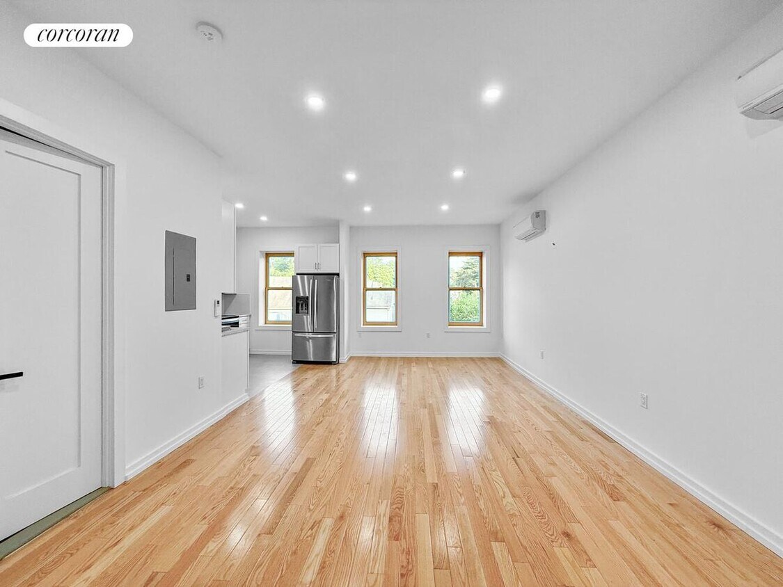 Foto principal - 65-50 Grand Ave