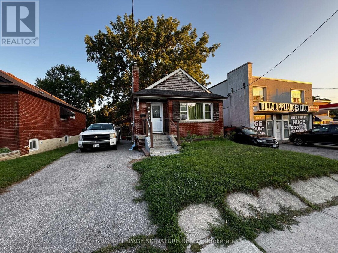 Photo du bâtiment - 2935 St Clair Ave E