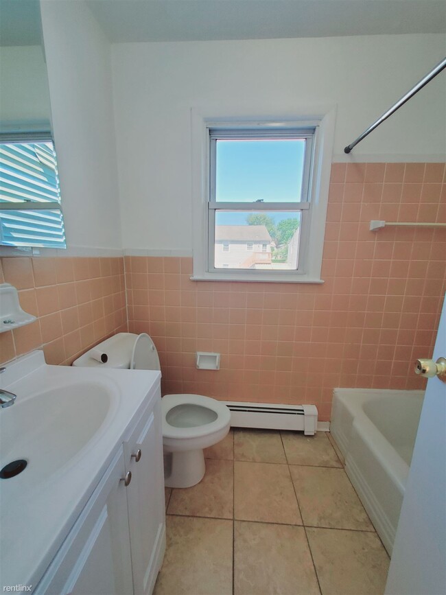 Foto del edificio - 3 br, 1 bath Condo - 27 Silver St Apt 2