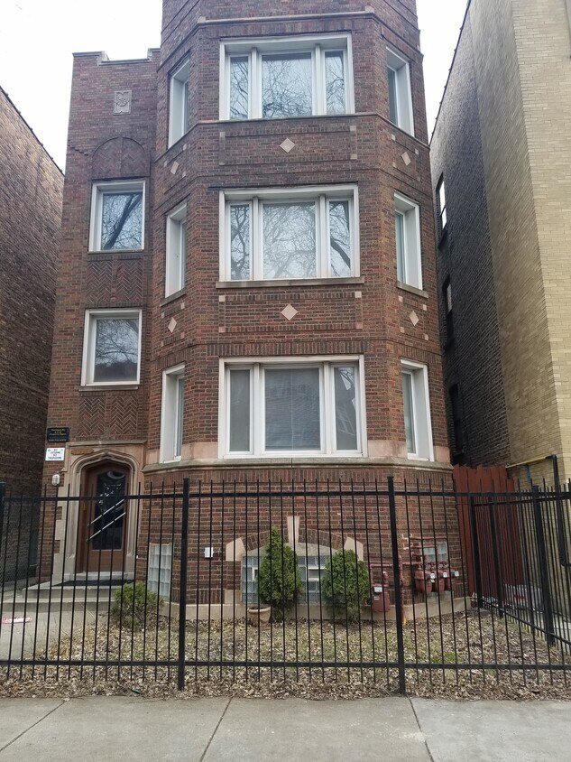 Primary Photo - 7537 S Phillips Ave