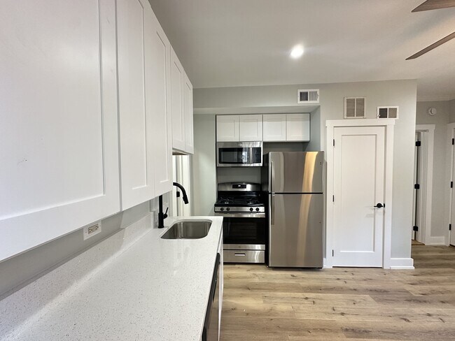 Foto del edificio - 3728 N Kenmore Ave