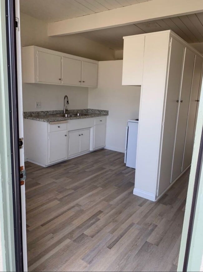 Building Photo - Torrance 44