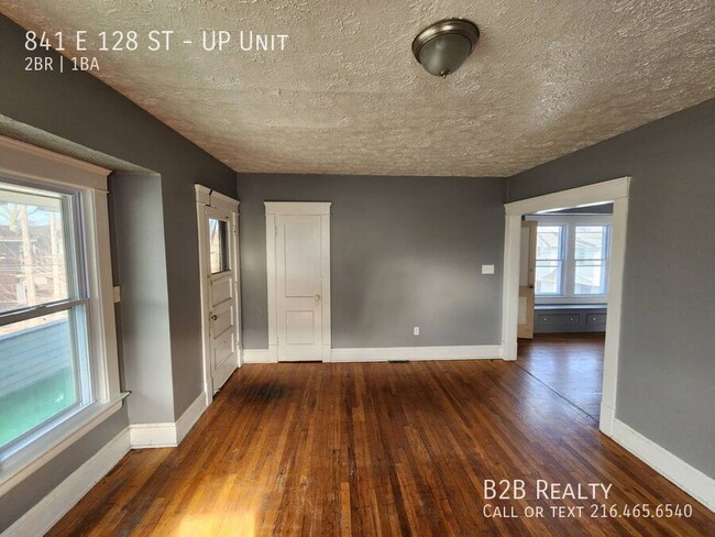 Building Photo - Move-In Ready! 2-Bedroom Multi-Family UP U...