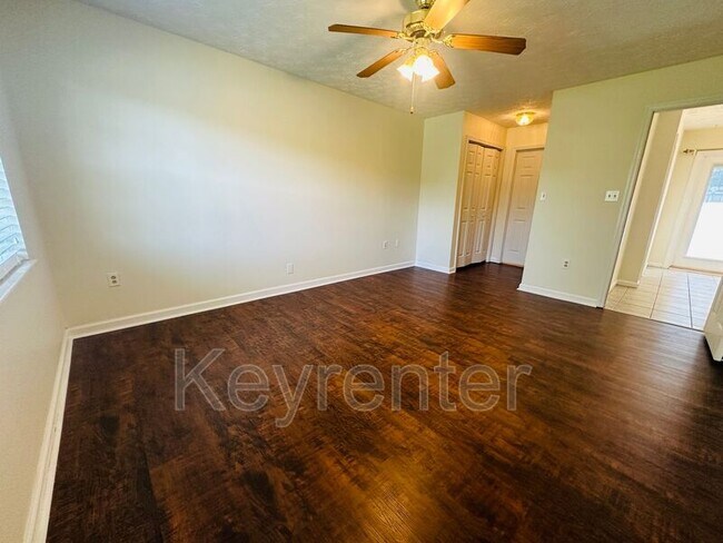 Foto del edificio - 2207 Crestpark Rd