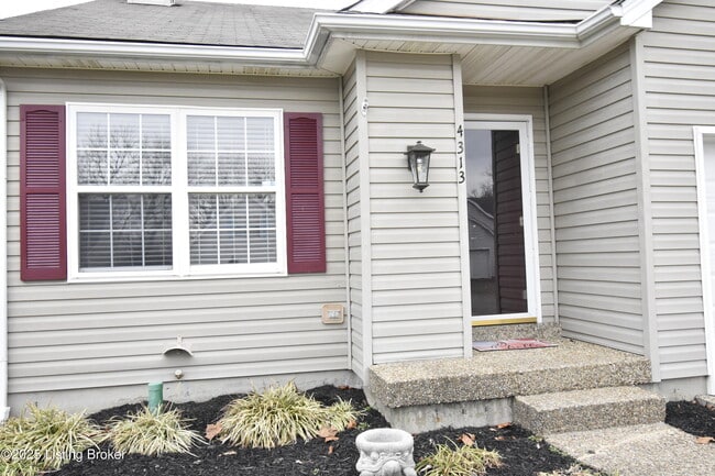 Building Photo - 4313 Hickoryview Dr