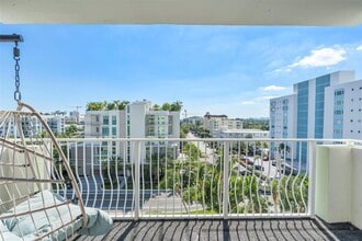 Building Photo - 10350 W Bay Harbor Dr