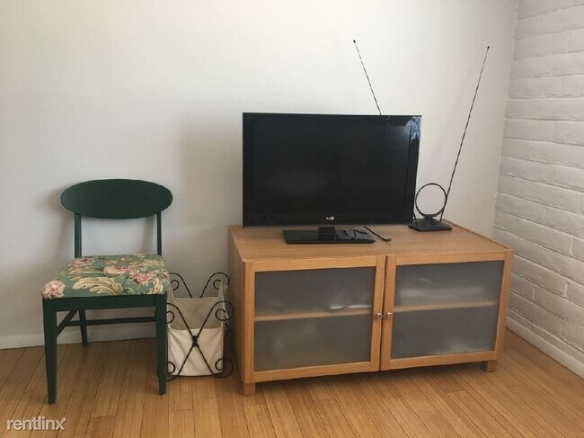 Building Photo - 2 br, 1 bath Condo - 839 Morrow St