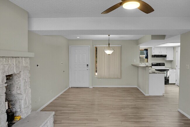 Foto del edificio - $1,345.95 - HALF OFF First Month's Rent - 2 Bedrooms, 2 Bathrooms, Apartment in Colorado Springs ...