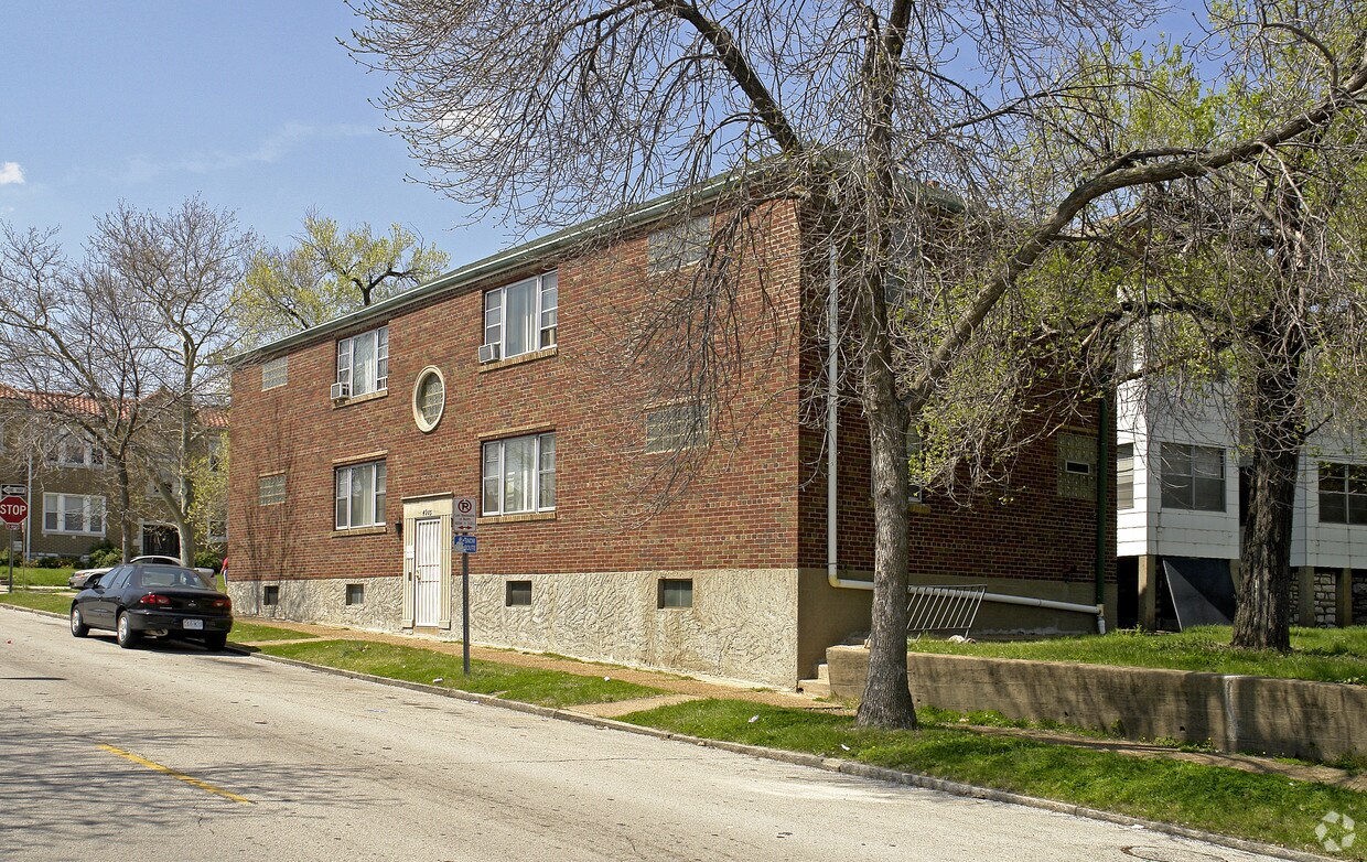 Building Photo - 4915 Pernod Ave