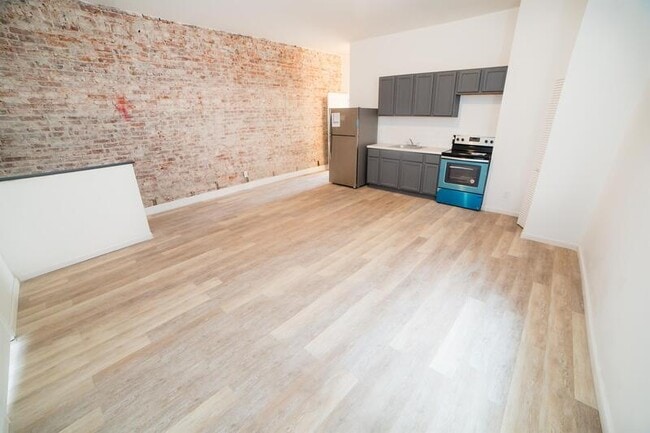 Building Photo - 5040 Lotus Ave