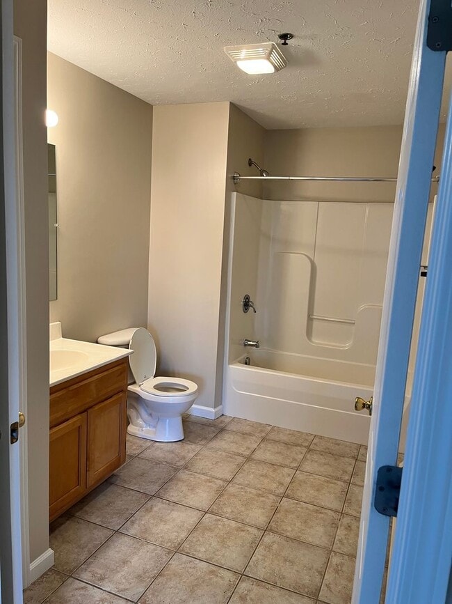 Building Photo - Lakepointe Apartment Homes