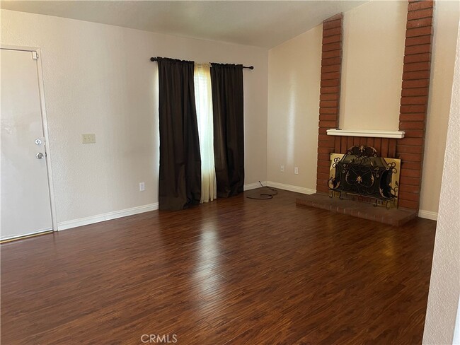 Building Photo - 562 W Casmalia St