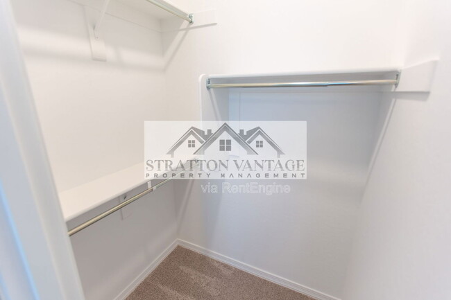 Building Photo - 14231 W El Cortez Pl