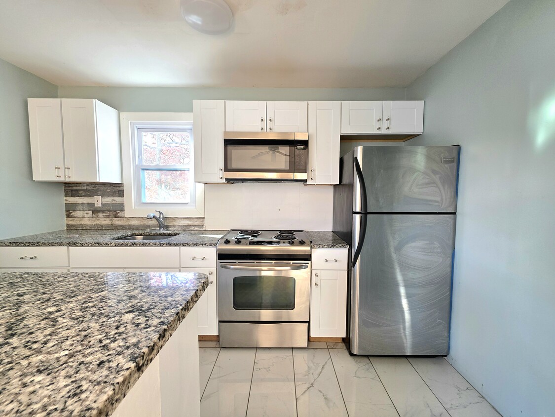 Primary Photo - 40 Carlton Ave