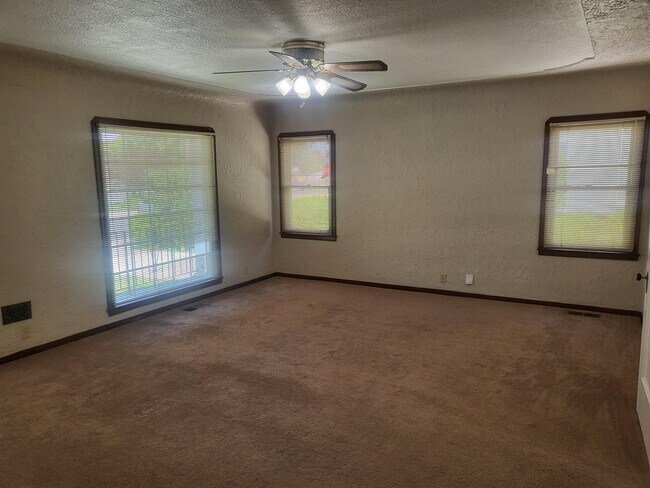 Foto del edificio - 494 Lincoln Ave