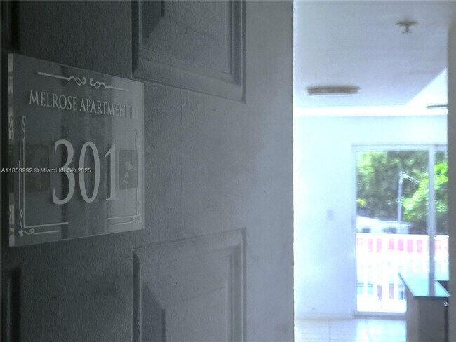 Foto del edificio - 2401 NW 23 St