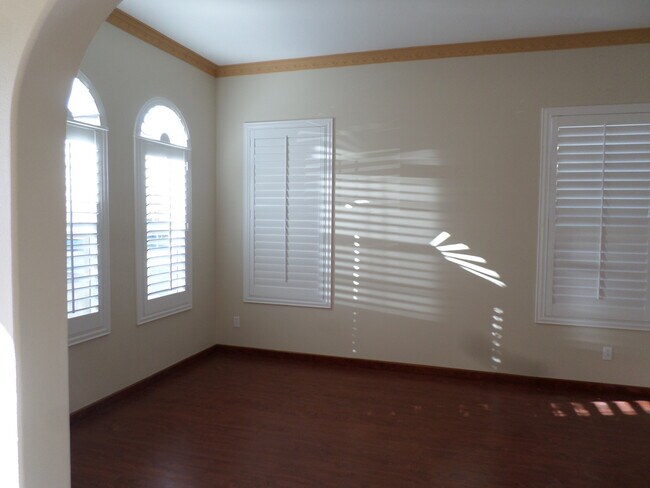 Building Photo - Gorgeous 4 bedroom 2.5 bath Temecula Home ...