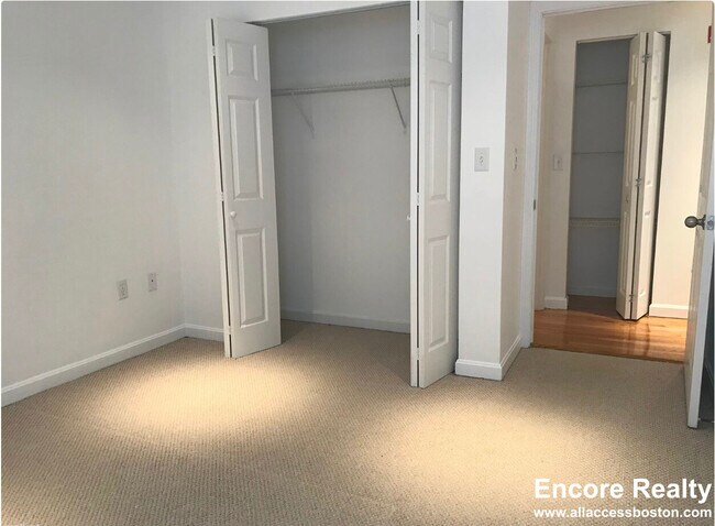 Building Photo - 100 Jersey St