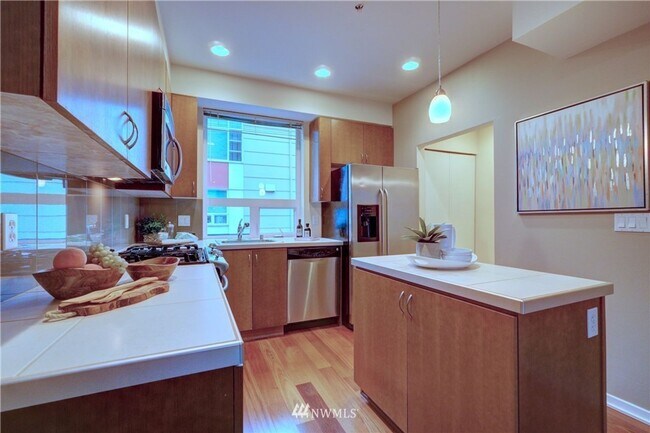 Foto del edificio - Modern Redmond Townhouse near Microsoft