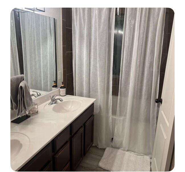 Foto del edificio - 3229 Muddy Point Ln