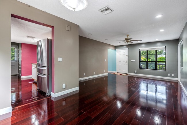 Foto del edificio - 15578 87th St N