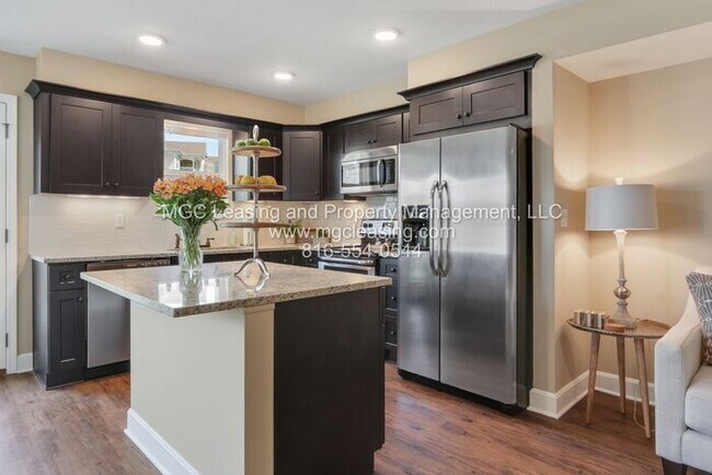 Foto del edificio - Upscale Kitchen with Finished Basement - N...