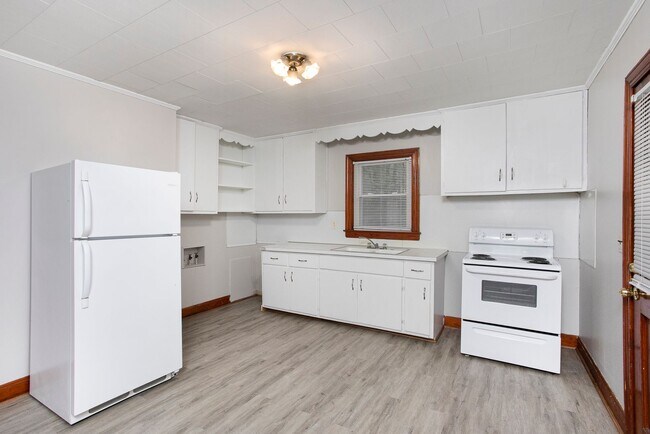 Foto del edificio - 2bd / 1 bath Charming home in West Durham!