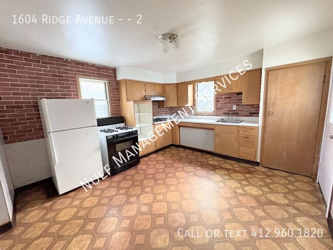 Foto del edificio - 1604 Ridge Ave