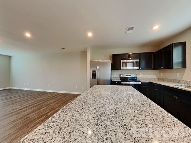 Building Photo - 979 Sequoia Dr