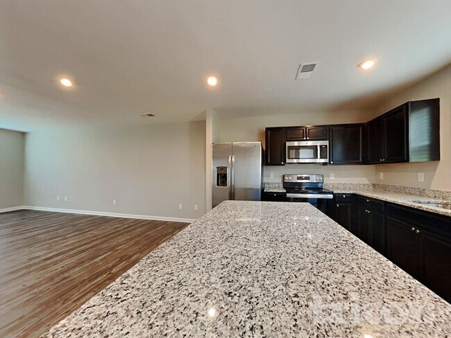 Foto del edificio - 979 Sequoia Dr