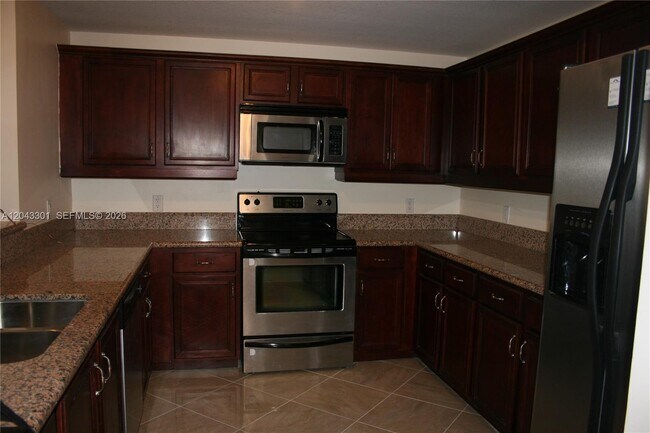 Foto del edificio - 5271 SW 8th St