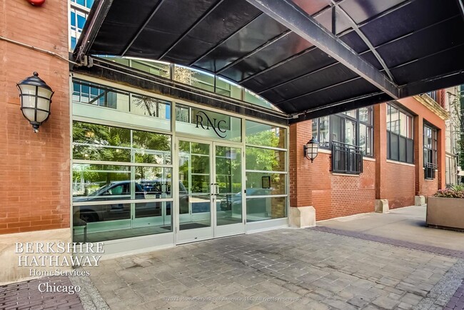 Foto del edificio - 525 W Superior Street