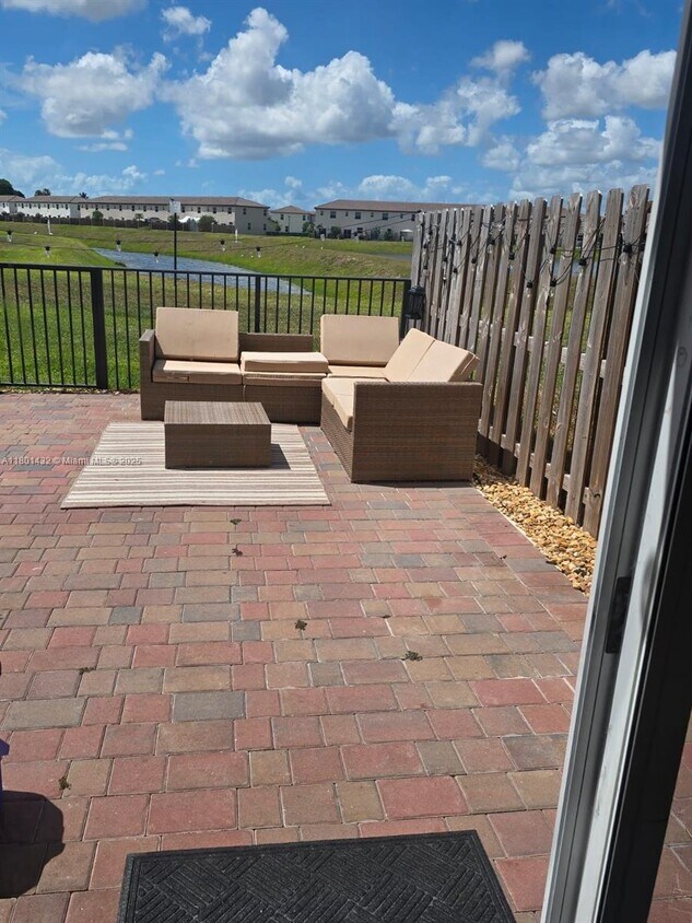 Foto principal - 2328 NW 125 St