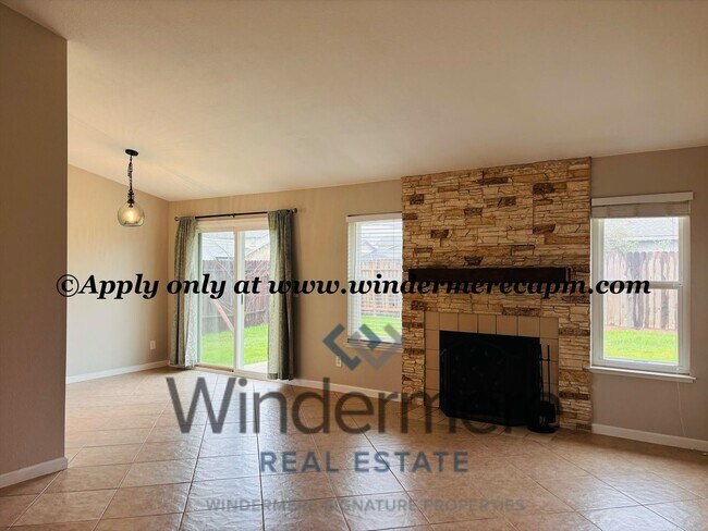 Foto del edificio - Coming Soon! Charming 3-bed, 2-bath Gem in East Del Paso Heights- Your Perfect Home Awaits!