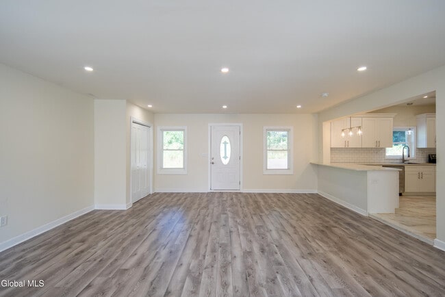 Building Photo - 489 Grooms Rd