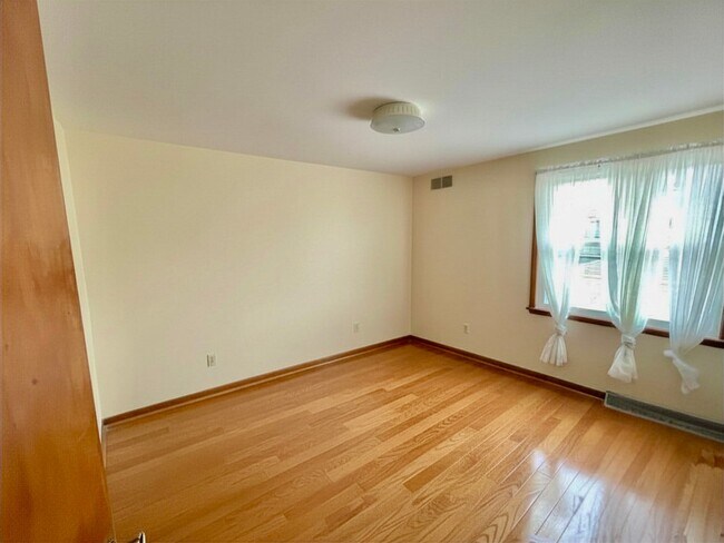 Foto del edificio - 227 Sunshine Dr