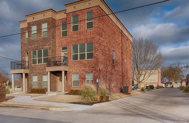 121 S Cedar Ave, Broken Arrow, OK 74012 Townhome Rentals in Broken