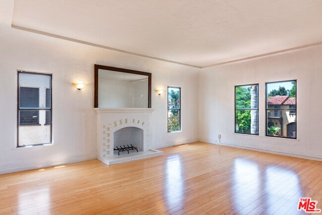 Foto del edificio - 8002 4th St