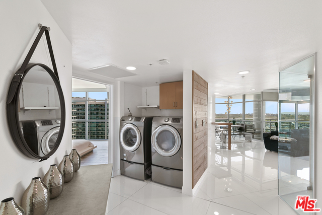 Foto del edificio - 13700 Marina Pointe Dr