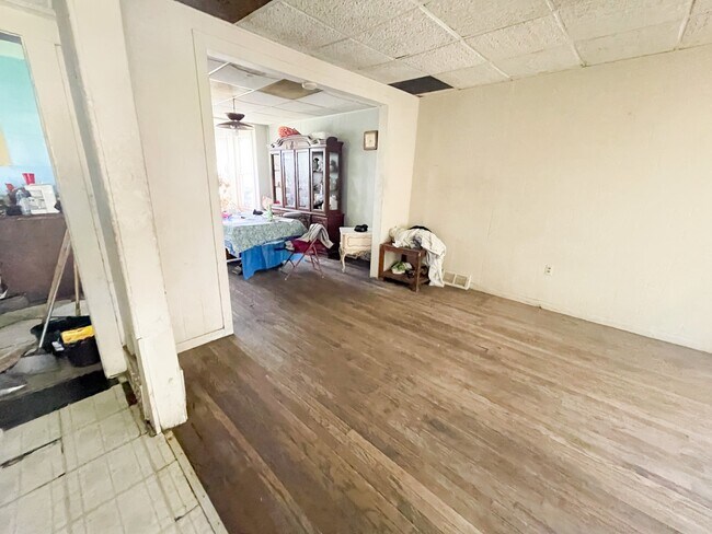 Foto del edificio - 227 W Grand St