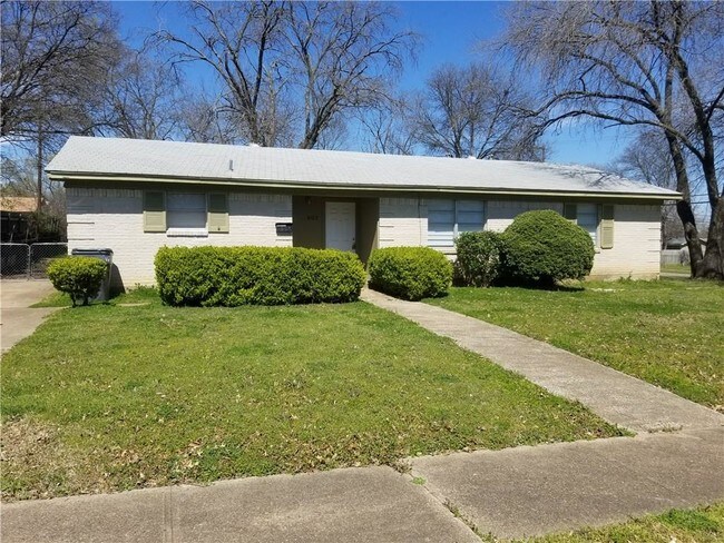 Building Photo - 807 Havenwood Dr