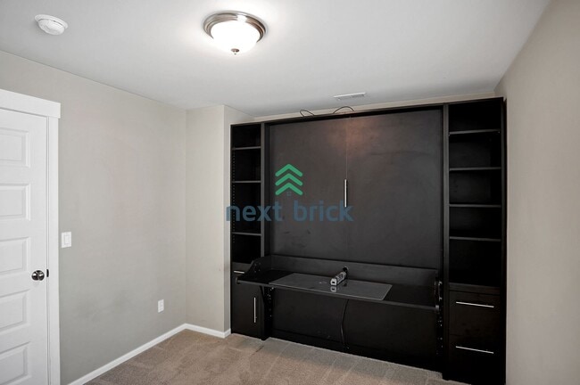 Building Photo - Beautiful Single-family house available fo...